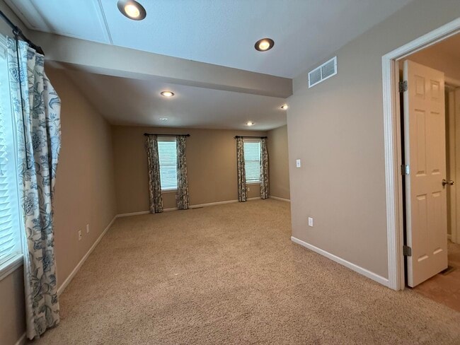 Building Photo - 405 S Village Cir