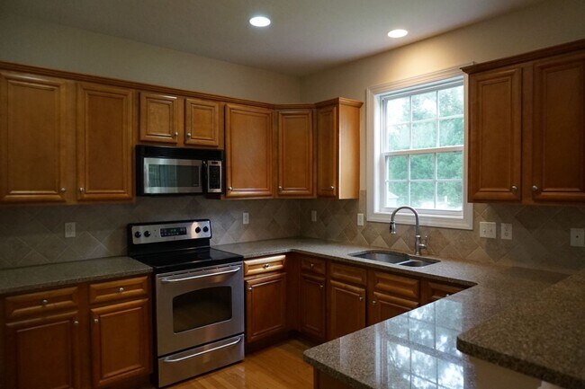 Building Photo - 3 Bedroom 2.5 Bathroom with a Bonus Room located in Creeks Edge Subdivision in Sneads Ferry!