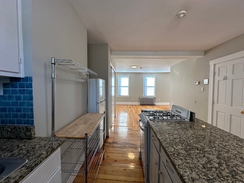 Building Photo - 39 Beacon St