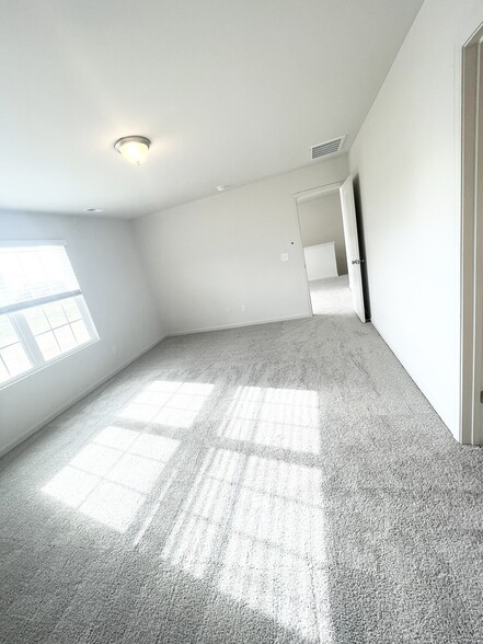 Building Photo - 18 Matrix Ct