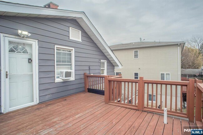 Building Photo - 94 Liberty St