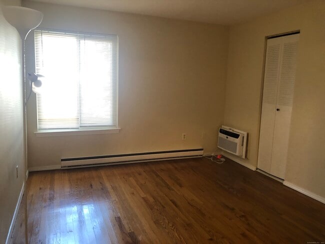 Building Photo - 73-79 Park Ave