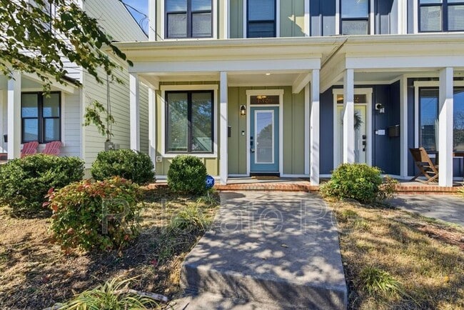 Building Photo - 1320 N 32nd St