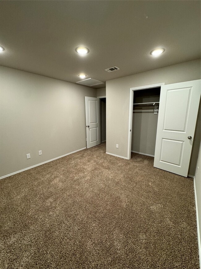 Building Photo - 710 Crystal River