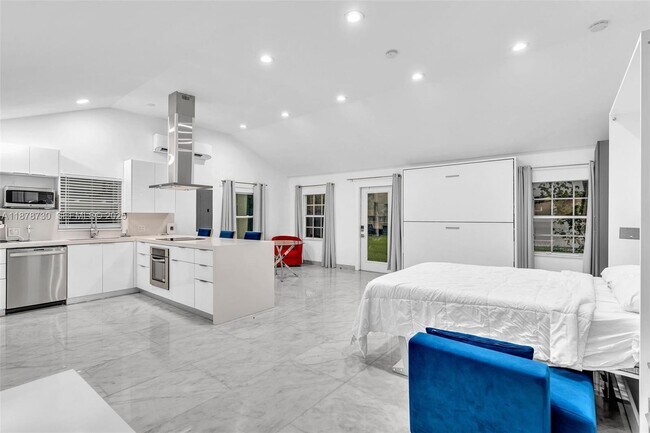 Building Photo - 394 SE 5th Ave