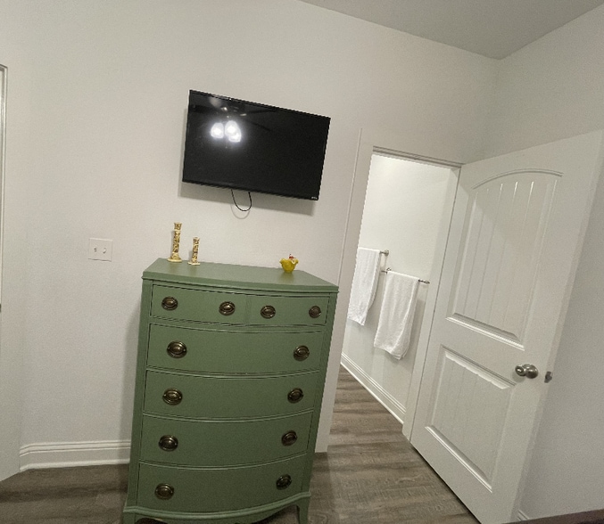 Building Photo - 600 Barnes St