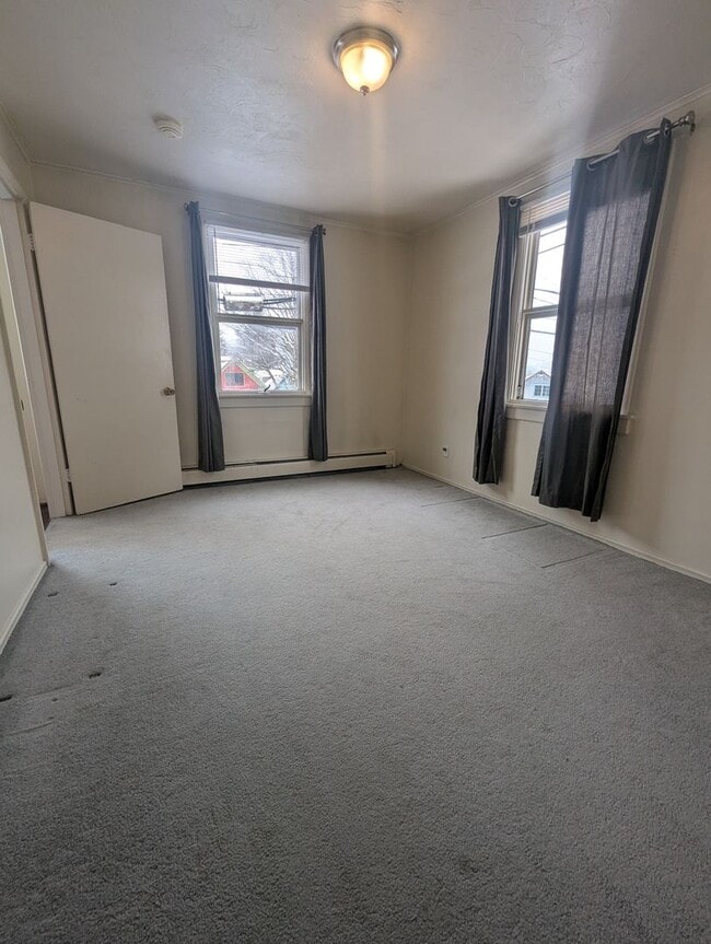 Building Photo - 312