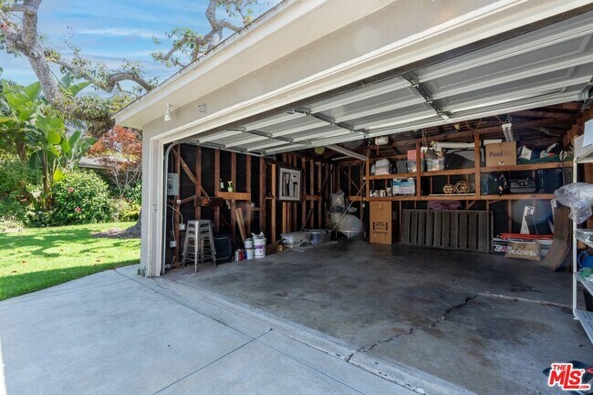 Building Photo - 1216 Greenacre Ave