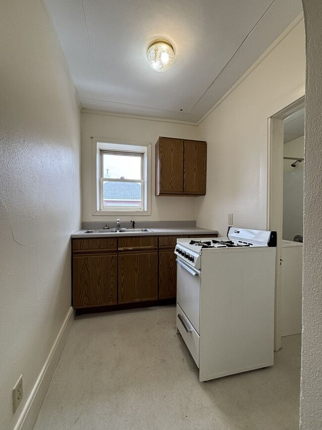 Building Photo - 117 N Main St