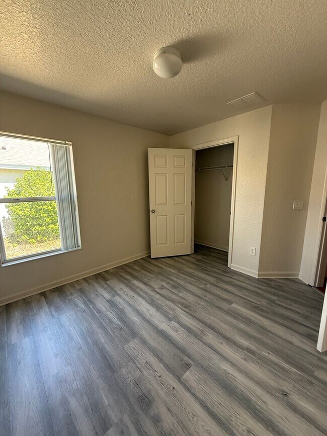 Building Photo - 4095 SW 51st Ct