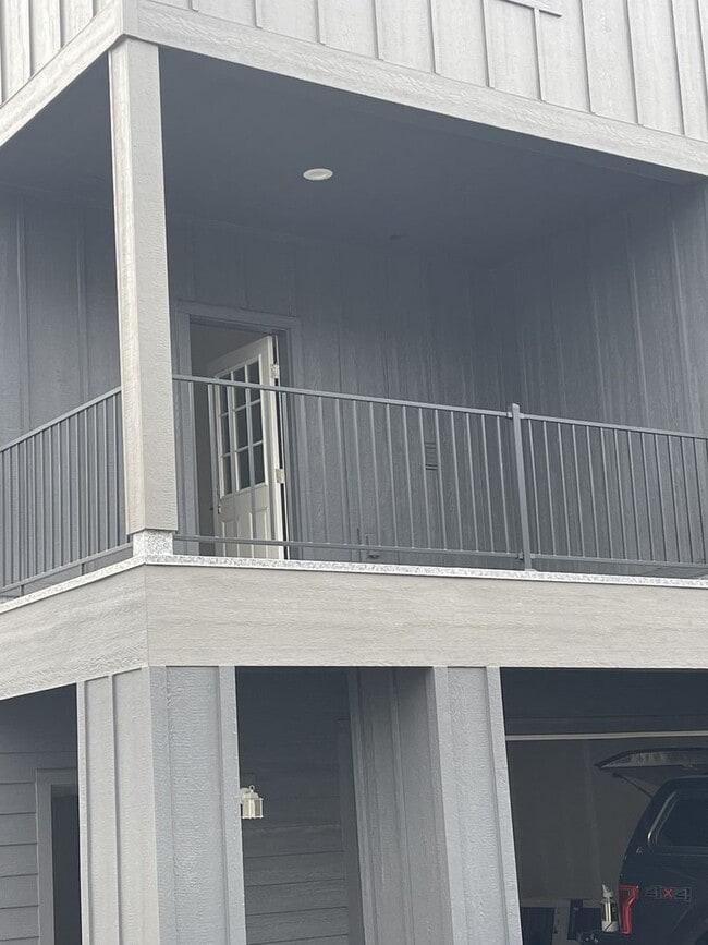 Building Photo - Stunning 3-Bed, 2.5-Bath 3-Level Townhomes in Deer Park, Townhomes Available September 10th!