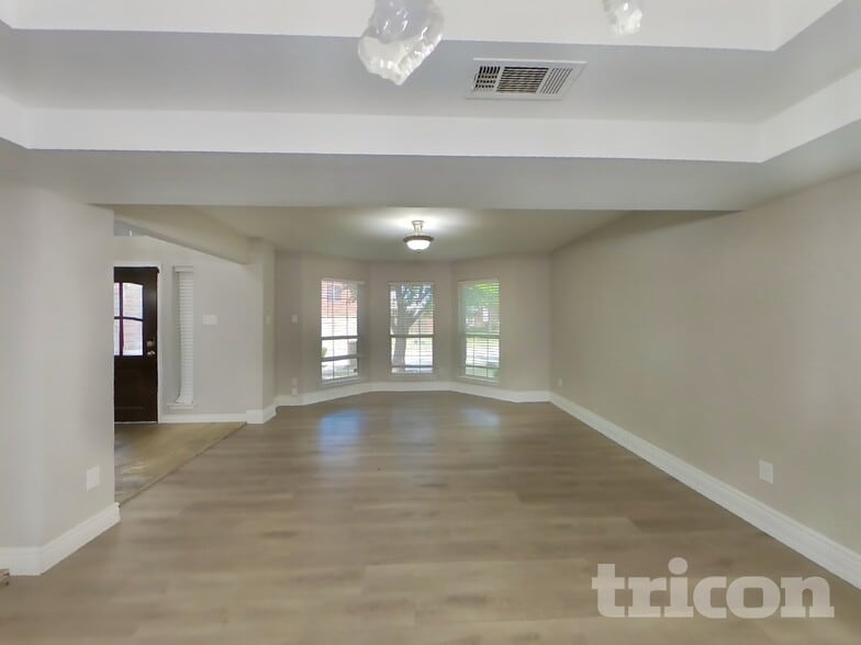 Building Photo - 220 Flatwood Dr