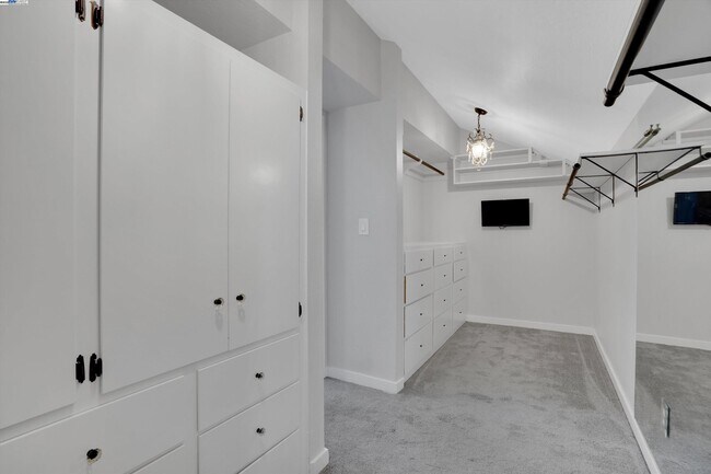 Building Photo - 5055 Discovery Point