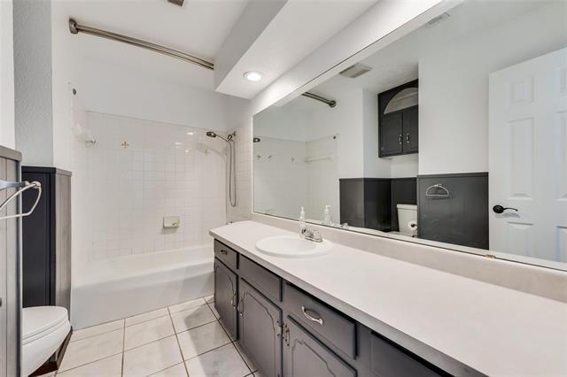 Building Photo - 433 Circleview Dr S