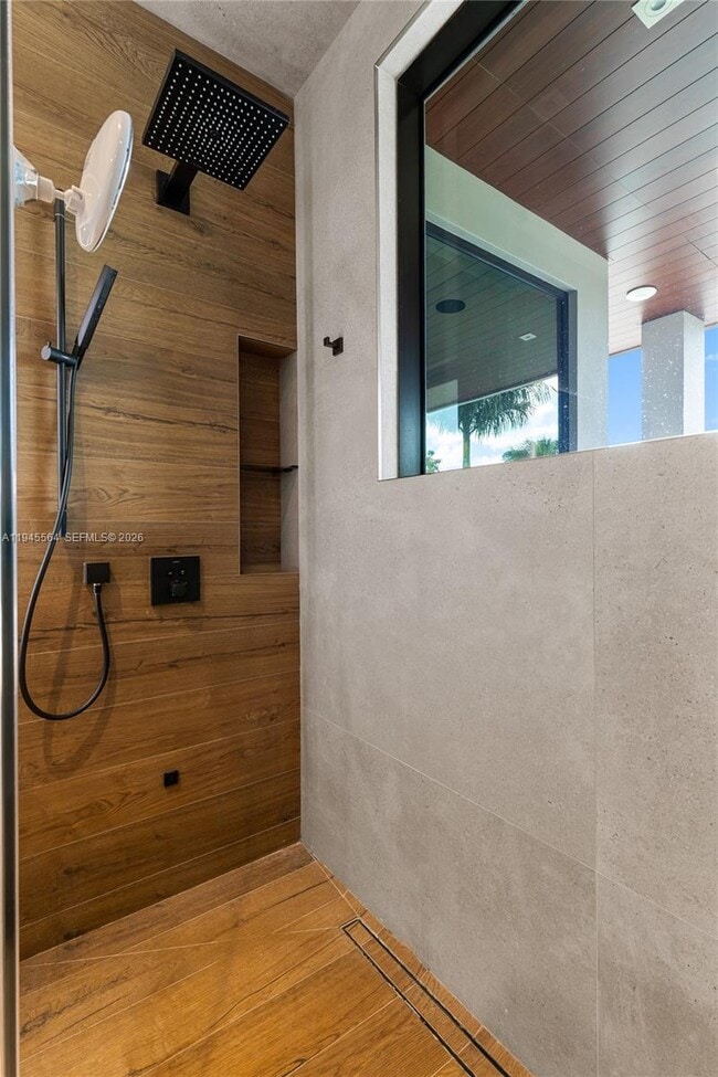 Building Photo - 12911 Oleander Rd