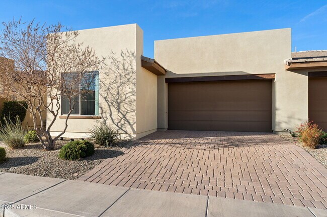 Primary Photo - 678 E Cobble Stone Dr