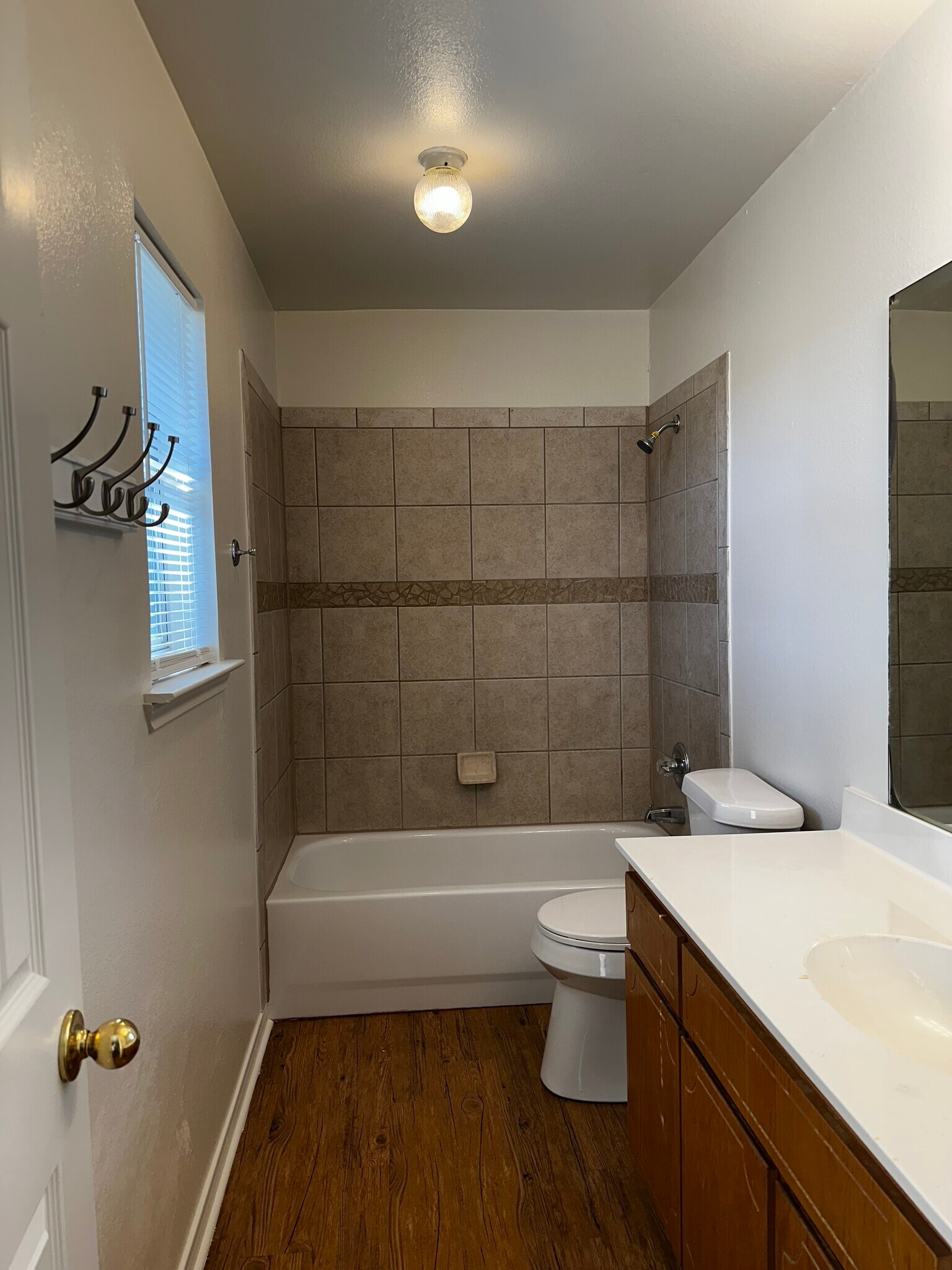 Building Photo - 409 Topeka Ct