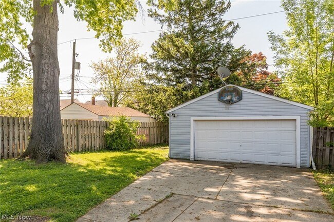 Building Photo - 14116 Krems Ave