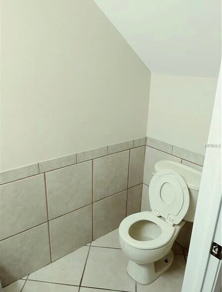 Building Photo - 3001 S Pines Dr