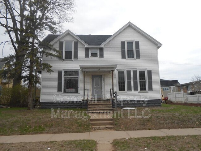 Building Photo - Nice 4 Bed 1 Bath close to UWEC and Water ...