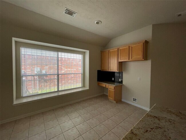 Building Photo - 5934 Heathmoor Ln