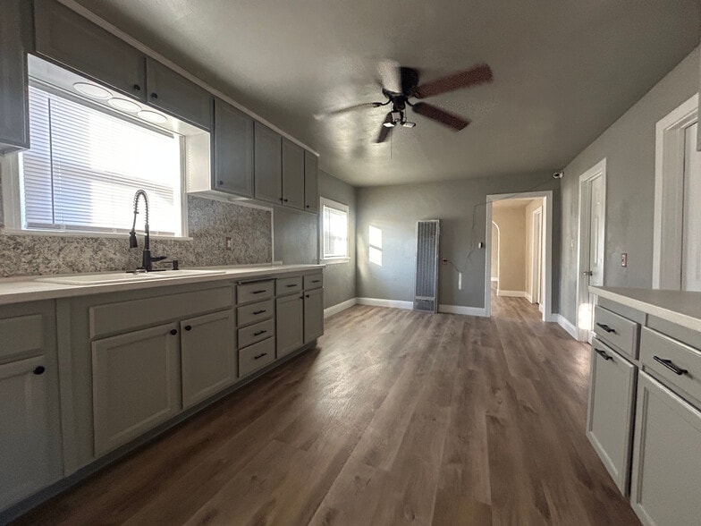 Kitchen - 5984 Redburn Ave
