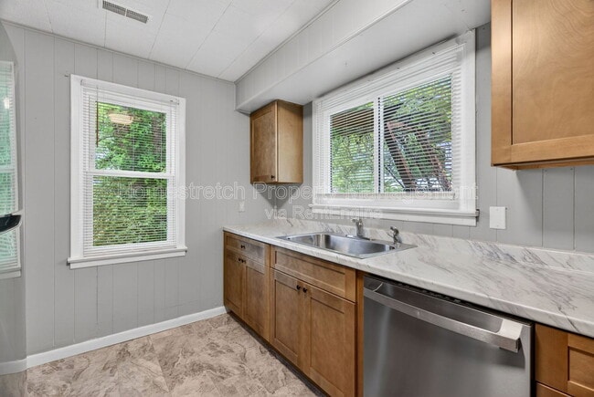 Building Photo - 410 McKinley Ave