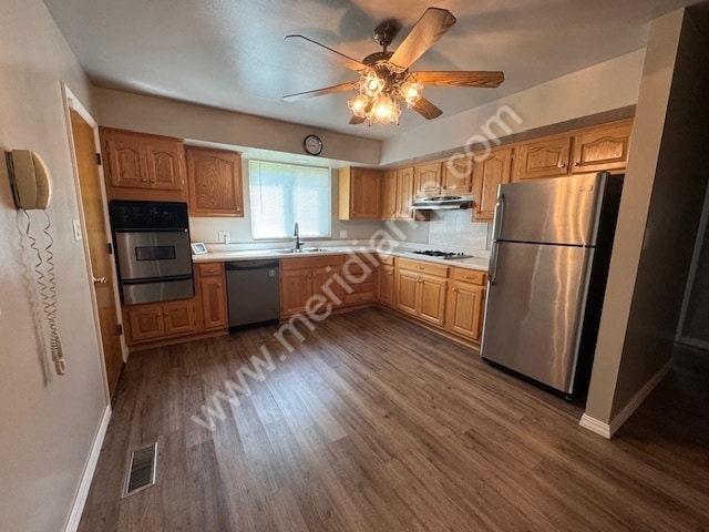 Building Photo - 2219 Drake Dr