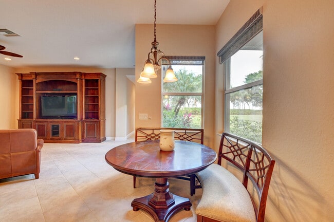 Building Photo - 8891 Starhaven Cove