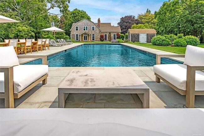 Building Photo - 5 Shinnecock Rd