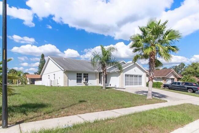 Building Photo - Hudson Pool Home for Lease