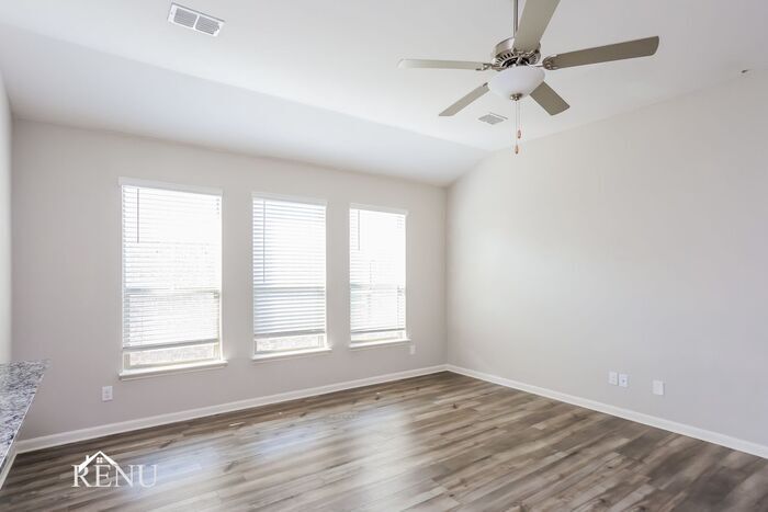 Building Photo - 1923 Hialeah Dr