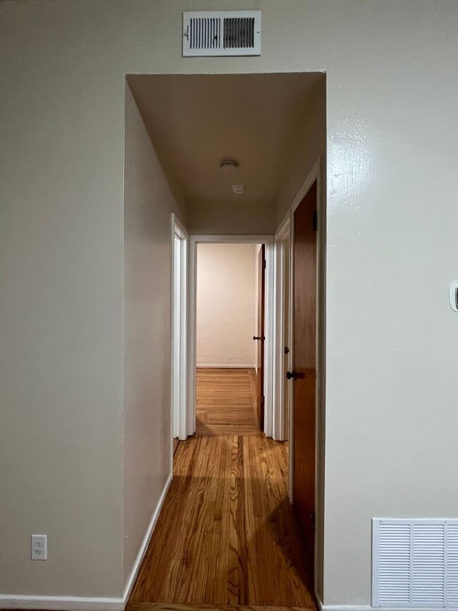 Building Photo - 841 Clay St