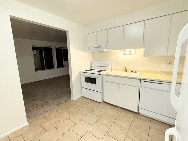 Building Photo - 2175 S 300 E