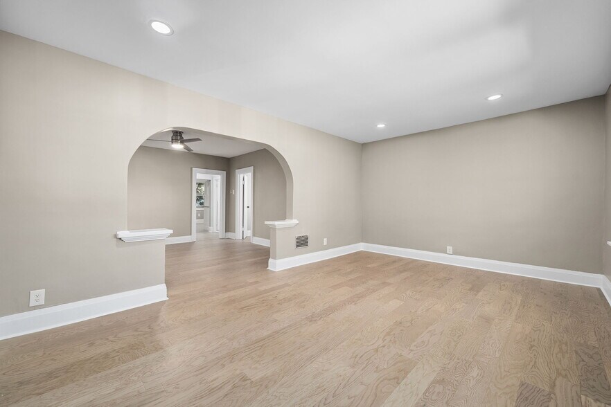 Building Photo - 5206 Nagel Ave