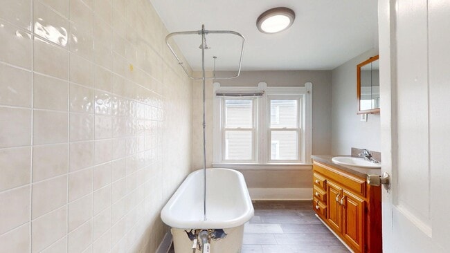 Building Photo - Lorain 2 Bedroom Single Family Home