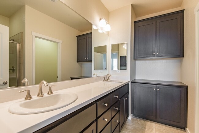 Building Photo - Walking Distance to Downtown Mountain View, Cal Train and the Amazing Farmers Market