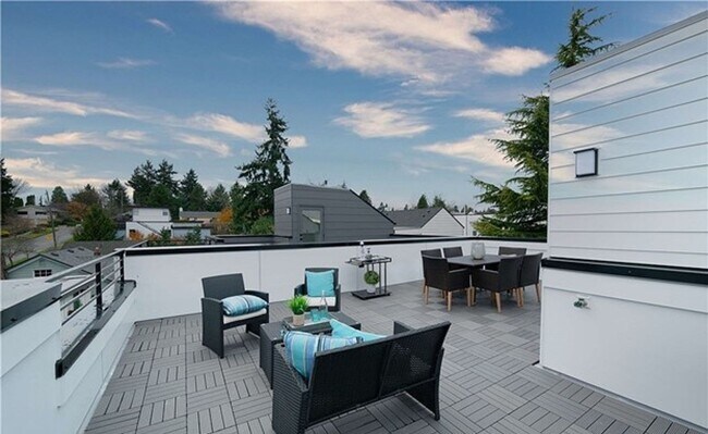 Building Photo - Air-Conditioned Seattle Townhome with Rooftop Deck & Mt. Rainier Views