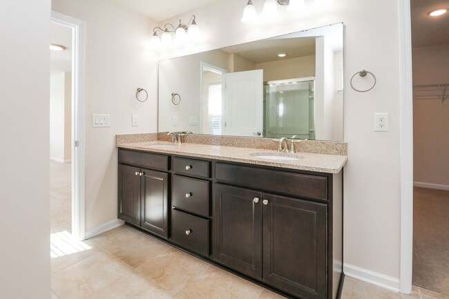 Building Photo - Stunning 4BD, 3BA Cary Home in Prime Locat...