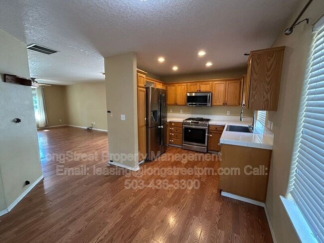 Building Photo - 2958 NE 13th Dr