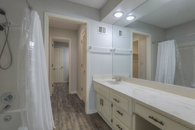 Building Photo - {11409} Updated Duplex in Fantastic Location + Two Car Garage + Main Level Master + Covered Deck