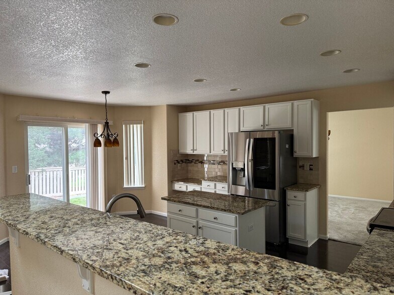 Building Photo - 6070 Deframe Ct