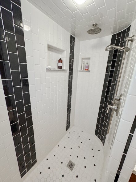 Building Photo - 835 Ouray Ave