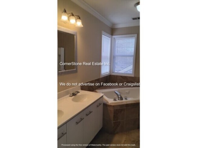 Building Photo - 6720 Willowbrook Dr