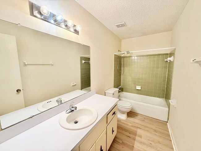 Building Photo - 6486 Kembro Rd