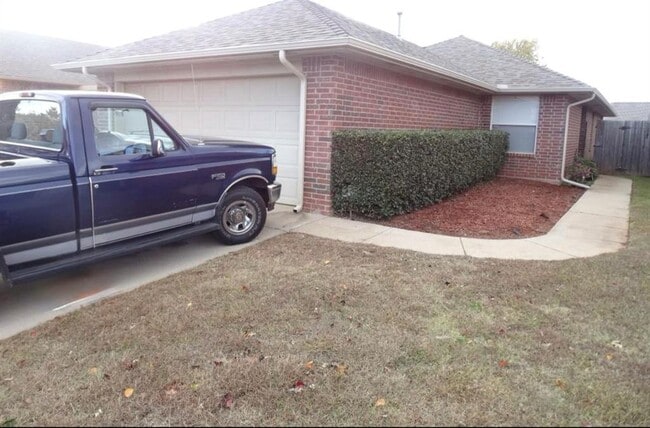 Primary Photo - 3813 Southwind Ave