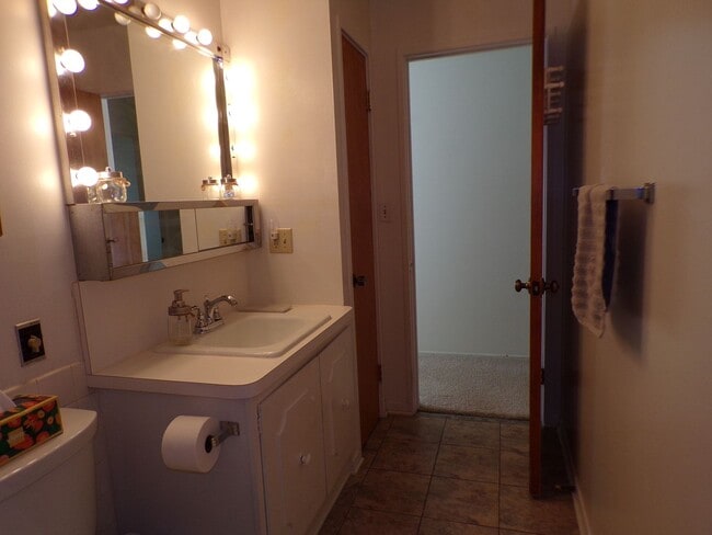 Building Photo - Light-Filled Home in Ideal Traverse City Neighborhood