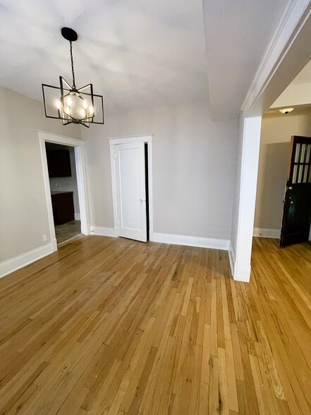 Building Photo - 6433 Alamo Ave