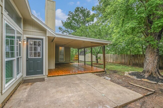 Building Photo - 501 Maple Run Dr