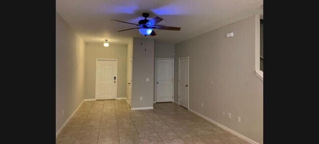 Building Photo - Town House 3/2.5 in Riverview